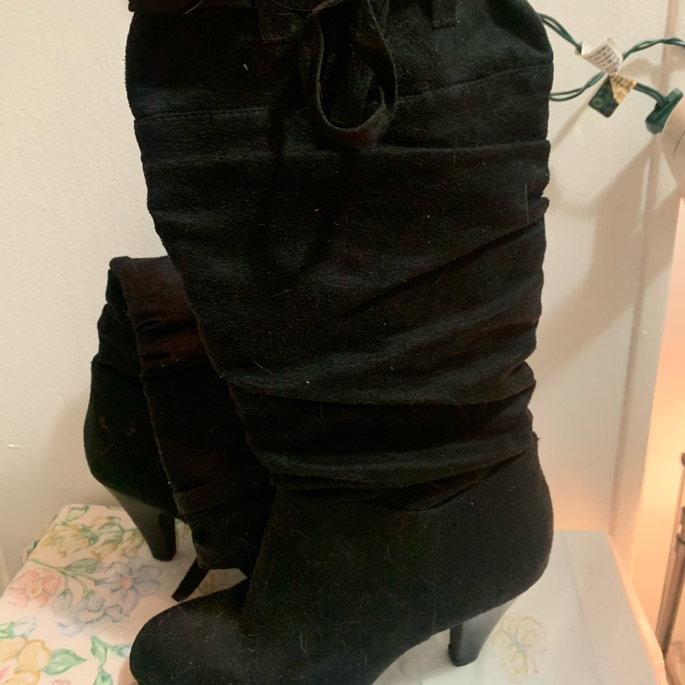 Black boots!